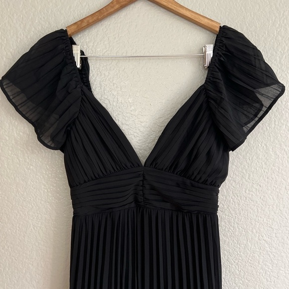 Ideal Occasion Black Pleated Flutter Sleeve Backless Maxi Dress - Picture 4 of 8